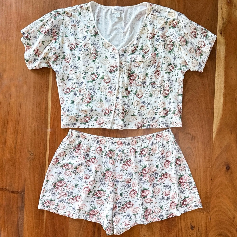 Vintage 2 piece floral shorts and button down short sleeve pajama set